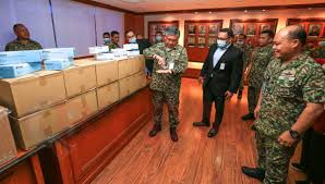 Beliau mula menyertai tentera laut diraja malaysia pada 2 jul 1982 dan telah ditauliahkan sebagai leftenan muda tldm cawangan eksekutif pada 13 jun 1984. Sumbangan Bank Rakyat Kepada Warga Atm Berita Tentera Darat Malaysia