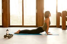 Die rückenschule für zuhause ist perfekt für alle, die keine zeit haben ins fitnessstudio zu gehen. Ruckenubungen Ohne Gerate Training Fur Zu Hause