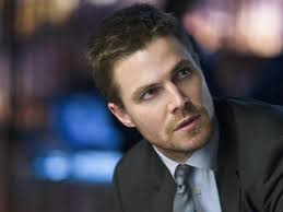 Arrow : Stephen Amell sait-il vraiment tirer à l'arc ? Il répond ...