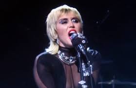 Preview, buy, and download songs from the album hannah montana 2: Miley Cyrus Hannah Montana Musste Ein Ende Haben
