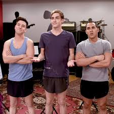 Lucy & Kendall (Big Time Rush) || Love Me Like You Do - Youtube