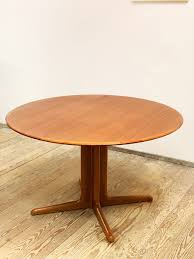 Revamp the look and overall vibe of your interior decoration and bring charm to your space with the aid of modern, elegant mid century side table at alibaba.com. Mid Century Modern Round Teak Extendable Dining Table 1960s For Sale At Pamono