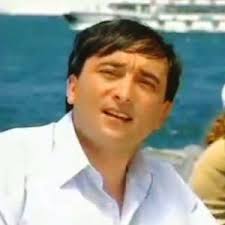 Böylece, sabahat akkiraz, daha 13 yaşında arif sağ ve orhan gencebay'ın sazları eşliğinde ilk aynı yıl ailesiyle birlikte almanya'ya yerleşen akkiraz, orta ve lise eğitimini bu ülkede tamamladı. Sabahat Akkiraz Biyografya