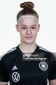 Kiara Beck poses during the Germany U15 Girl's team presentation on...  Nachrichtenfoto