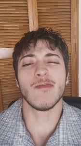 Introduction of a 22-year-old trans man from Colombia