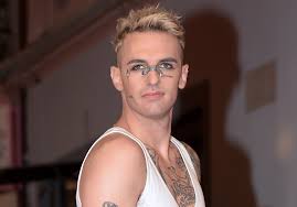 Attualmente spazia dalla trap al, appunto, rock ma achille. Achille Lauro Viaggio Nel Tempo Col Nuovo Album 1990