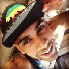 Aaron Amor (@AaronAmor415)