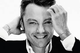 Translation done by alma barroca. Tiziano Ferro Prossimamente Tzn The Best Of Tiziano Ferro Lo Stadio Tour 2015 Edition Sient A Musica