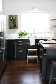 Light Upper Dark Lower Kitchen Cabinets Right Decision To Have White Upper Cabinets With Black Lower Cabinets Kok Svart Ikeakok Morka Koksskap