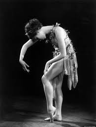 A Brief Visual History Of Ballet In The 20th Century Ballet History Ballet Poses Ballet Dancers
