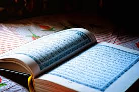 Berikut ini terjemahan, asbabun nuzul, dan tafsir surat quraisy. Tafsir Surat Al Fil Ayat 3 Republika Online