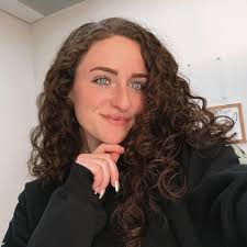 Lilly Reed's Instagram, Twitter & Facebook