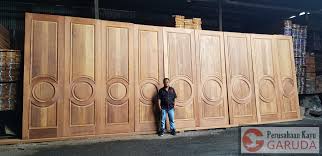 Kusen pintu kayu adalah bahan yang paling umum digunakan karena mudah didapat dan harganya relatif murah serta mudah dikerjakan. Pintu Kayu Merbau Oven Terbaik Di Indonesia Pk Garuda