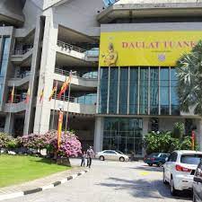 Menawarkan lokasi yang selesa untuk majlis perkahwinan yang dapat menempatkan sehingga 3000 tetamu, pihak dewan turut menyediakan pakej lengkap perkahwinan, nikah, tunang, berendoi dan sebagainya. Dewan Banquet Mbsa City Hall