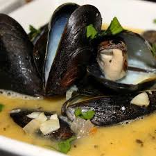 Mussels In White Wine Garlic Sauce Seafood Recipes Yummy Seafood Seafood Dishes