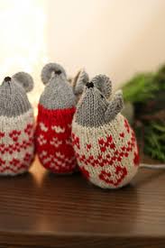 He is made up of only how to knit an applied border knitting tutorial by the blue mouse shell cottage shawl pattern. Ravelry Nordic Christmas Mice Pattern By Say Little Hen