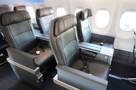 Esto Es Primera Clase En Vuelos Domesticos Americanos De American Airlines No Recomendamos Utilizar Las Millas En First Class Seats Airlines American Airlines
