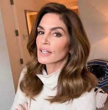 Cindy Crawford chia sẻ bí quyết chống lão hóa