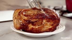 En retirer la viande et les oignons de la mijoteuse; Roti De Porc Aux Patates Jaunes Youtube