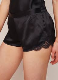 Economisez avec notre option de livraison gratuite. Aubade Short De Pyjama En Soie Avec Dentelle De Bijenkorf