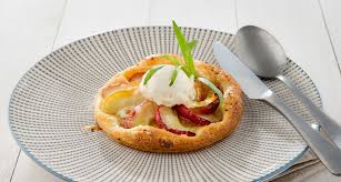 Petit Gateau Aux Pommes Et Glace Recept Eten En Drinken Voedsel Ideeen Ijs