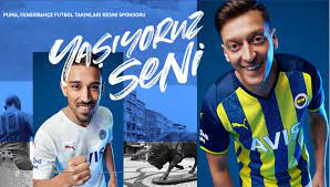 Geçen sezona göre çubukları daha geniş ve iki renkli v yakaya sahip çubuklu forma taraftarın beğenisine. Son Dakika Fenerbahce Nin Yeni Sezon Formalari Tanitildi Ntv