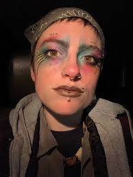 Wishing for boyfriend to dress up and wear makeup