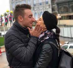 Un rapporto molto forte tra i due che viene testimoniato sui social con diversi post. Chi E Elena Cecchini La Bella E Dolce Fidanzata Di Viviani A Cui Il Ciclista Ha Dedicato Le Sue Vittorie Al Giro D Italia 2018 Gallery
