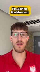 Just a quick goodnight message from Adi! 💛💚