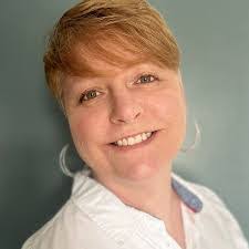 Ginger Lyons's Instagram, Twitter & Facebook