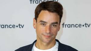 Le 31 octobre, il nous faut aussi solliciter toutes nos aptitudes esthétiques (maquillage, coiffure) pour relever en beauté le défi lancé par cette célébration d'origine celte. Julian Bugier Succede A Marie Sophie Lacarrau Et Devient La Nouvelle Figure Du 13 Heures De France 2