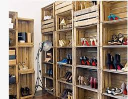 Dressing Chaussures Fabrique Avec Caisses En Bois De Recup Idee Rangement Palette Bois Decoration Maison