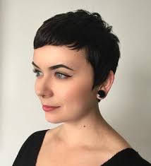 To choose cuts that transform that roundness into an oval shape. 50 Short Hairstyles For Round Faces With Slimming Effect Hair Adviser