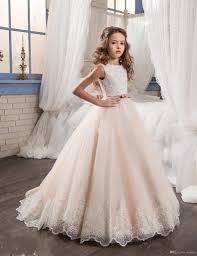 Blumenmädchen diese kleider sind natürlich erstmal nur vorschläge. Grosshandel 2018 Vintage Blumenmadchen Kleider Fur Hochzeiten Erroten Rosa Nach Mass Prinzessin Kleider Appliques Spitze Bogen Scharpe Kinder Abendkleid