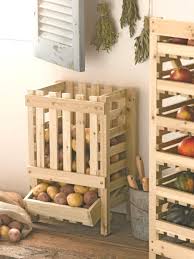 14 Idees De Stockage De Fruits Et Legumes Pour Rendre Votre Cuisine Beaucoup Plus Organisee Decora Meuble Palette Idee Rangement Etageres En Bois De Palettes