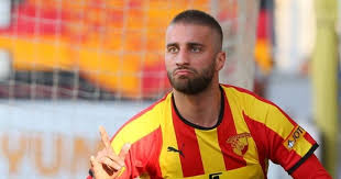 Yönetim bir yandan limit sorununu çözmek için uğraşırken, bir yandan da kadroyu güçlendirmek için çalışacak. Alpaslan Ozturk Kimdir A Milli Futbol Takimi Na Secilen Alpaslan Ozturk Kac Yasinda Nereli Hangi Takimda Oynuyor Son Dakika Spor Haberleri