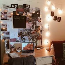 Veja quais as novidades da atualização de maio de 2021! Porque Com Todas As Novidades Que Estao Para Acontecer Na Minha Vida Um Home Office Lindo No Quarto Tambem Cute Dorm Rooms Dorm Room Wall Decor Dorm Room Decor