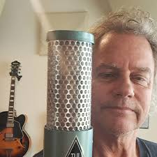 Robin Auld (@robinauldmusic) • Instagram photos and videos