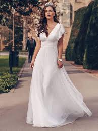 Auf der suche nach einem perfekten brautkleid für eine hochzeit mit wald, strand, rasen oder landschaft? Weisses Einfaches Hochzeitskleid Spitze V Ausschnitt Mit Kurzen Armeln Ruckenlose Ruschen A Linie Naturliche Taille Lange Brautkleider Milanoo Com