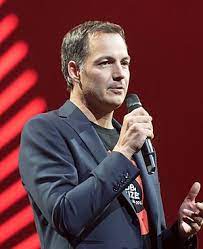 Alexander de croo, belçika'nın eski bir bakanı ve temsilciler meclisi başkanı herman de croo'nun oğludur. Alexander De Croo Biography Age Height Wife Net Worth Family
