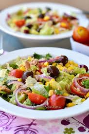Voici Une Delicieuse Recette De Salade De Thon Rapide Que Je Fais Assez Regulierement A La Maison Justemen En 2020 Salade Thon Gratin De Pates Au Thon Recette Salade