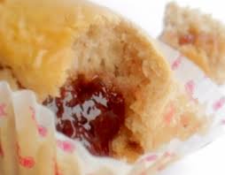 Recette Muffins Moelleux A La Confiture De Fraises En Video Recette Muffins Moelleux Recette Muffins Moelleux Recette Muffin