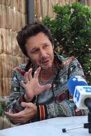 En la presentación de prensa le sacaron una foto picarona al actor con una de las presas, y todos hablan de ellos. Actor Chileno Benjamin Vicuna Soy Un Fan Infiltrado En La Serie Vis A Vis Cultura Y Entretenimiento Edicion America Agencia Efe