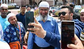 Beliau mendakwa kenyataannya diputar belit. World Exclusive How Zakir Naik Became A Man Of Contradictions The Week