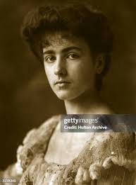 Debra Symonds's Instagram, Twitter & Facebook