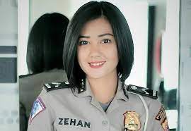 Moge Masa Lalu Zetha Si Polwan Cantik Kecantikan Prajurit Wanita Wanita