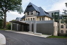 150 m² mit kleinen garten. Verwaltungssitz Der Firma B Braun In Melsungen Glas Buro Verwaltung Baunetz Wissen