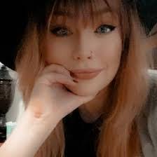 Allie Hicks's Instagram, Twitter & Facebook