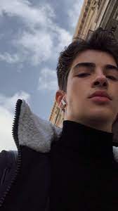 He barely started his career at the age of nine when he was cast in the tv series, cantando en familia. Manu Rios Updates Auf Twitter Manu Via Instagram Stories Myman