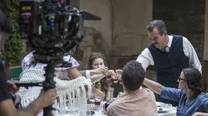 Η ευτυχία παπαγιαννοπούλου ήταν μια από τις σπουδαιότερες στιχουργούς, η οποία χάρη στο ταλέντο της τροφοδότησε το ελληνικό λαϊκό τραγούδι με μεγάλο αριθμό εξαίρετων δημιουργιών. Eytyxia Papagiannopoyloy H Sygklonistikh Zwh Ths Egine Tainia